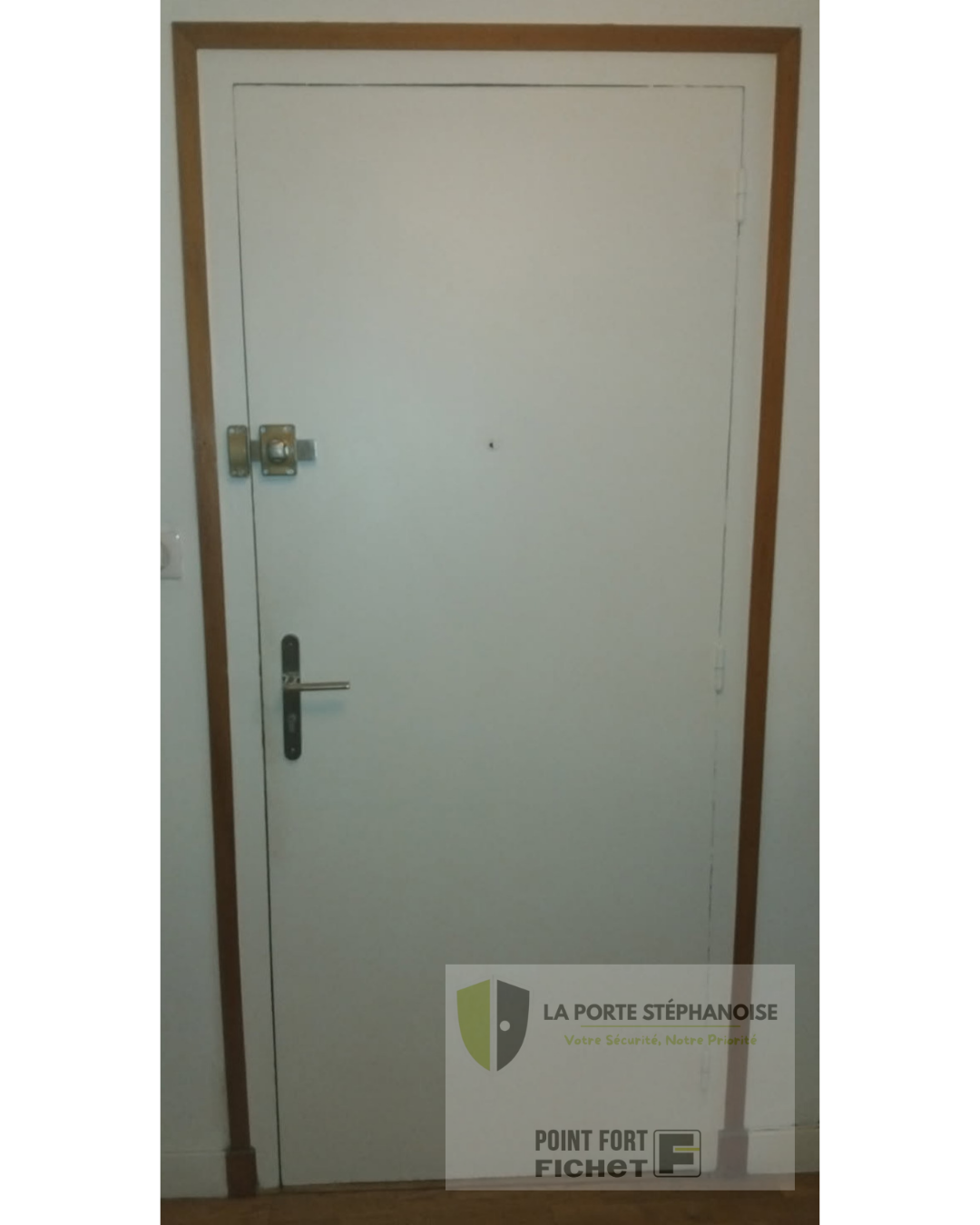 Installation d'une serrure 3 points dans le quartier de Carnot à Saint-Étienne par La Porte Stéphanoise. Une solution discrète pour sécurisé votre porte.Photo de l'intérieur de la porte avant la pose de la serrure.