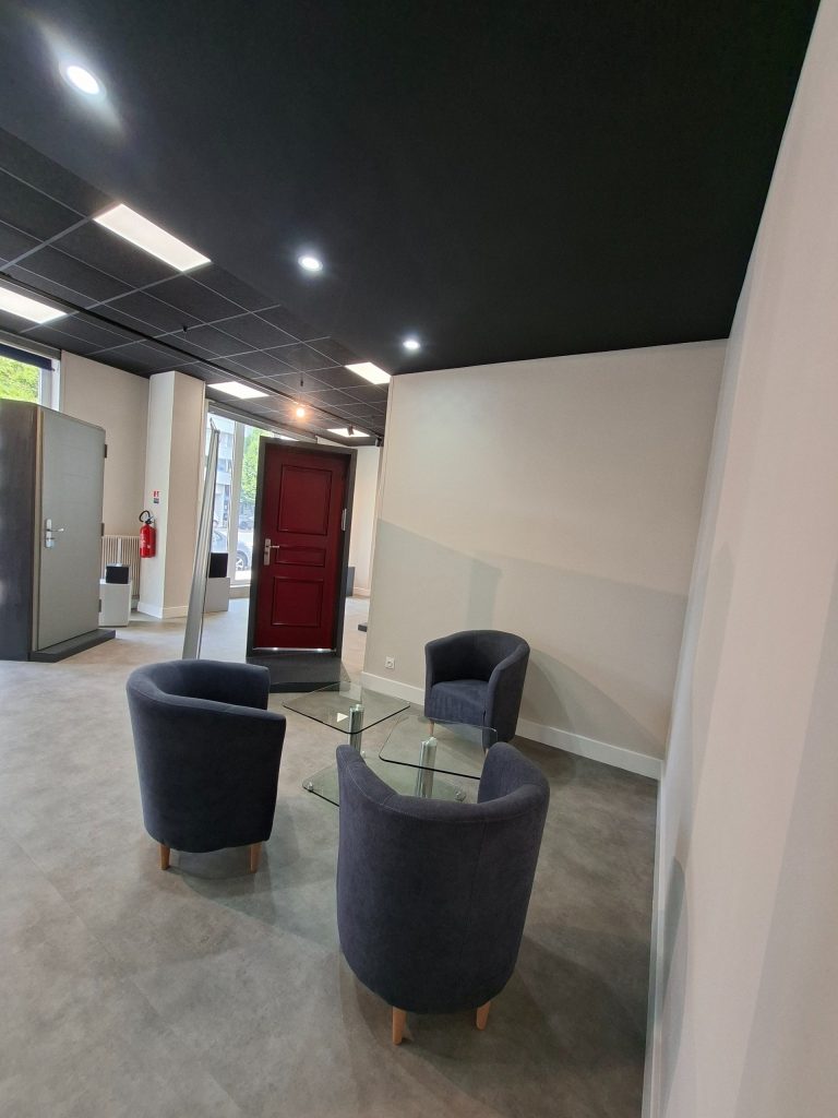 Espace accueil et conseils dans notre showroom à Saint-Étienne.